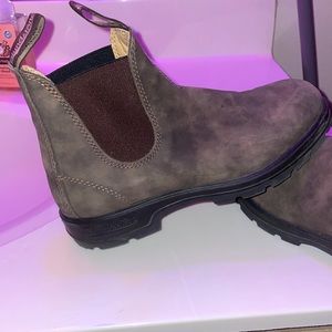 Blundstones rustic brown